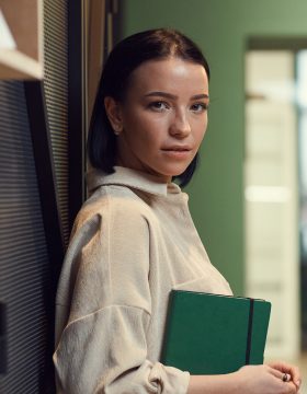 businesswoman-with-notepad-at-office-2021-08-27-14-34-06-utc.jpg businesswoman-with-notepad-at-office-2021-08-27-14-34-06-utc.jpg
