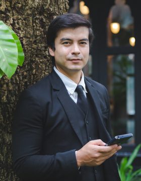 smart-businessman-at-work-professional-business-m-2021-11-03-22-11-05-utc.jpg smart-businessman-at-work-professional-business-m-2021-11-03-22-11-05-utc.jpg